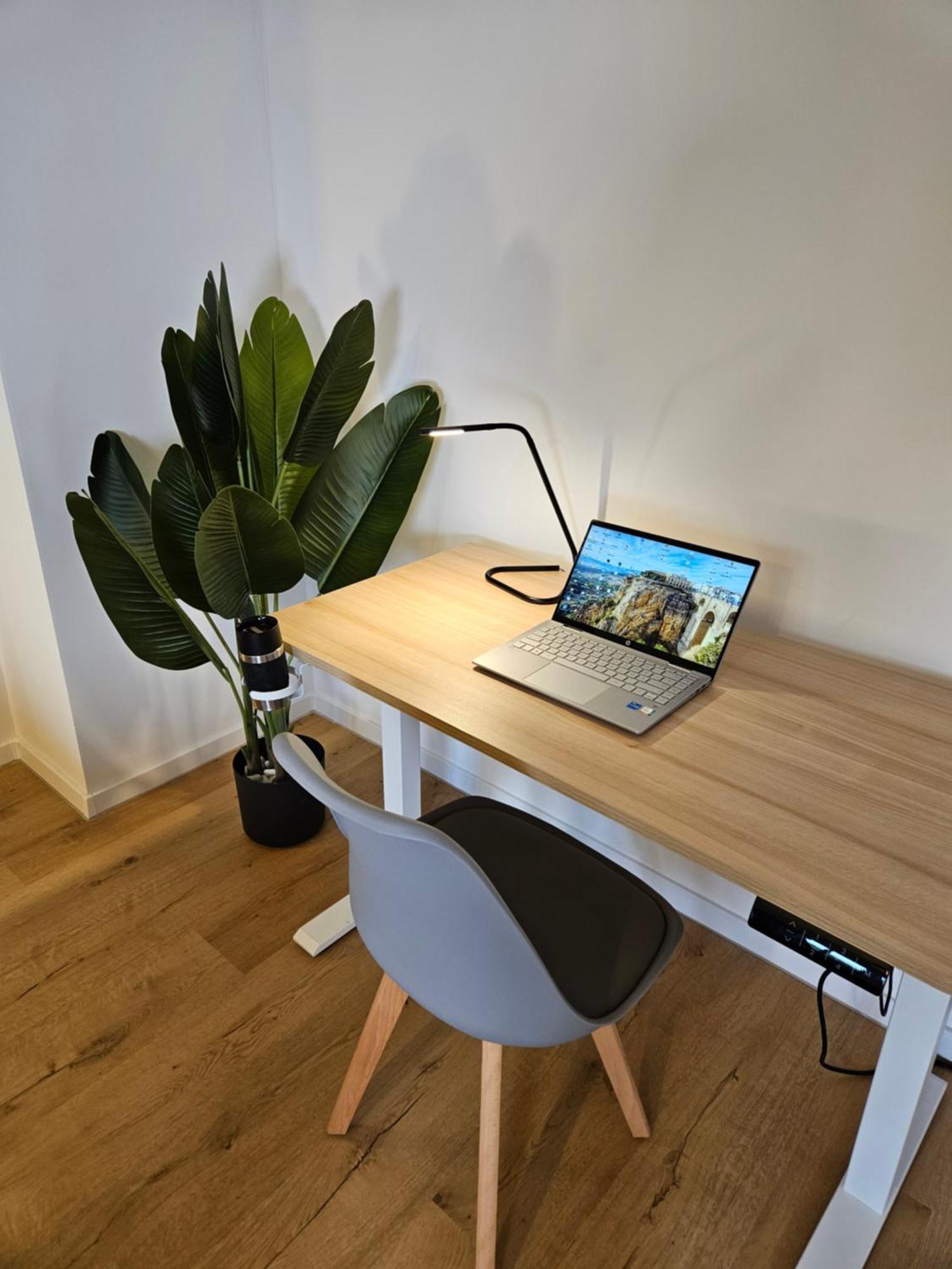Modern Homes - Voll Ausgestatte Wohnung - Balkon - Hotelbetten - 4K Tv - Wlan Moers Exterior foto