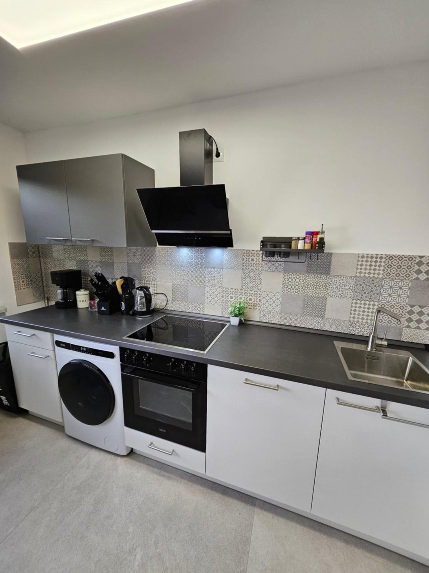 Modern Homes - Voll Ausgestatte Wohnung - Balkon - Hotelbetten - 4K Tv - Wlan Moers Exterior foto